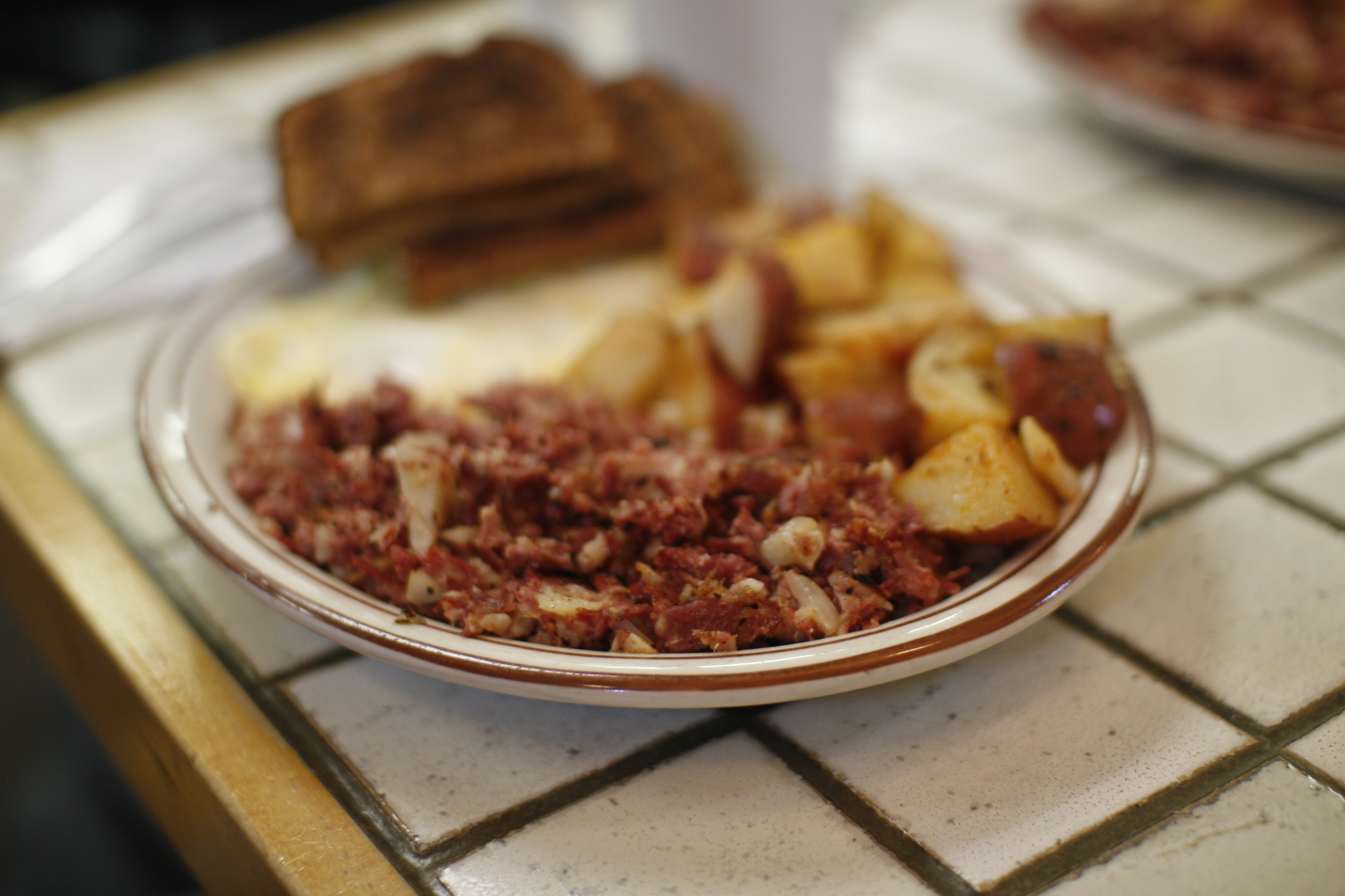 What is the connection between hashtag and corned beef hash? Nothing, except they're both awesome. By Ginny and John Woods [CC-BY-SA-2.0 (http://creativecommons.org/licenses/by-sa/2.0)], via Wikimedia Commons